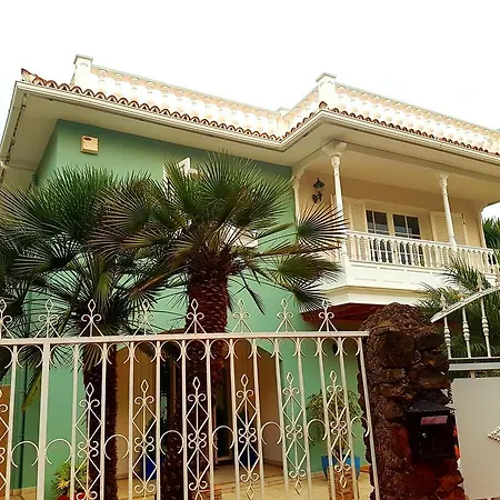 Villa Luxury Colon Iv *